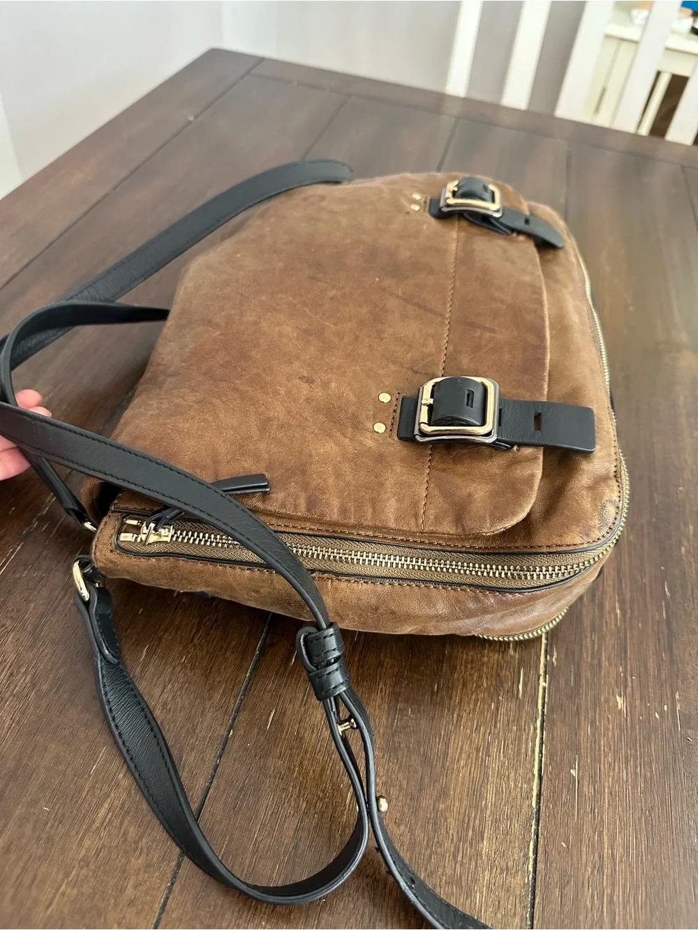 Vince Camuto Zelos flap messenger bag